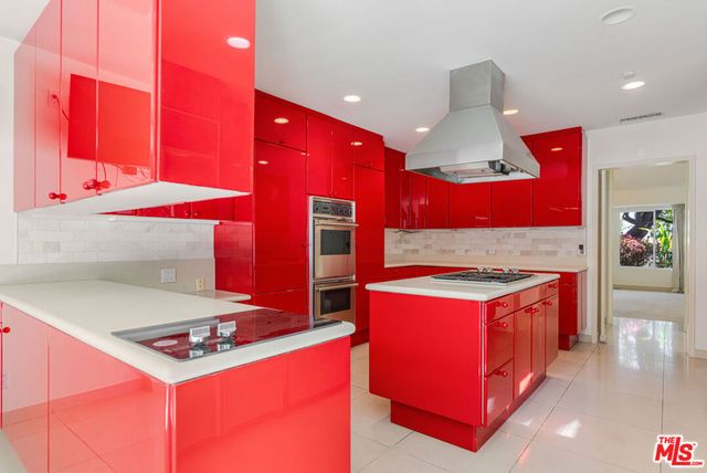 811 N Hillcrest Road, Beverly Hills, CA 90210