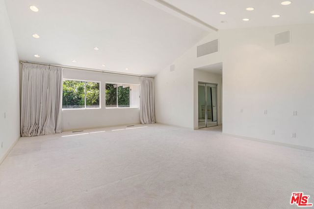 811 N Hillcrest Road, Beverly Hills, CA 90210