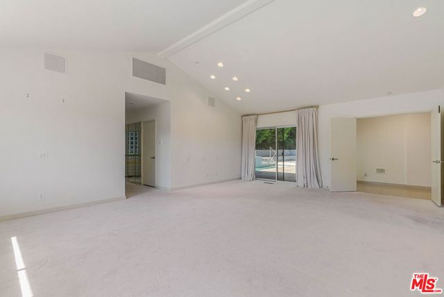 811 N Hillcrest Road, Beverly Hills, CA 90210