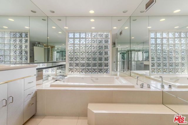 811 N Hillcrest Road, Beverly Hills, CA 90210