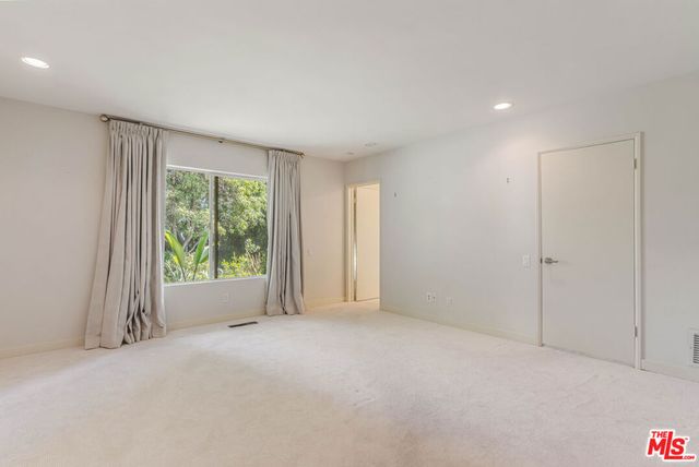 811 N Hillcrest Road, Beverly Hills, CA 90210