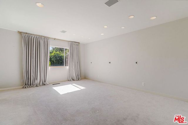 811 N Hillcrest Road, Beverly Hills, CA 90210