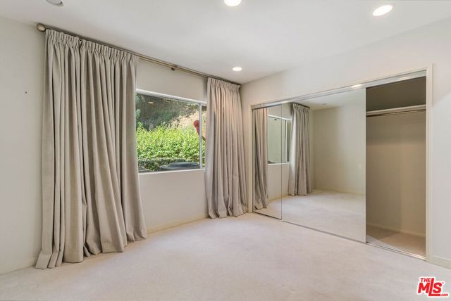 811 N Hillcrest Road, Beverly Hills, CA 90210