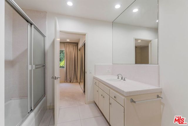 811 N Hillcrest Road, Beverly Hills, CA 90210