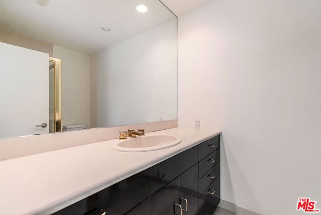 811 N Hillcrest Road, Beverly Hills, CA 90210