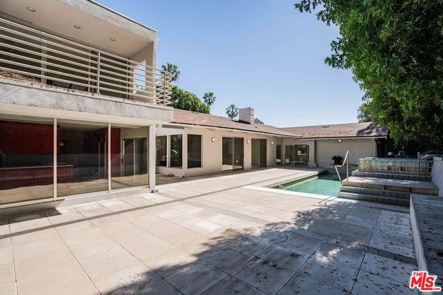 811 N Hillcrest Road, Beverly Hills, CA 90210