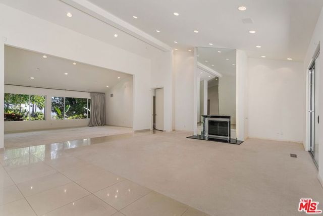 811 N Hillcrest Road, Beverly Hills, CA 90210