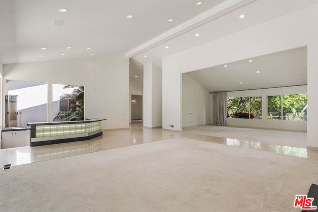 811 N Hillcrest Road, Beverly Hills, CA 90210