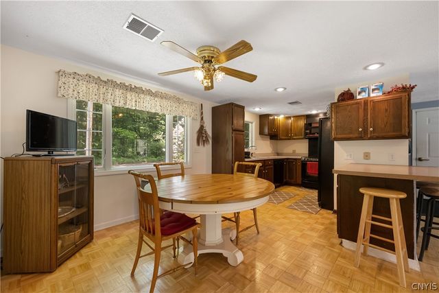 6 Snogles Lane, Lysander, NY 13027