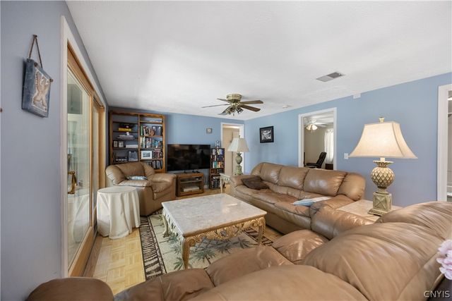 6 Snogles Lane, Lysander, NY 13027