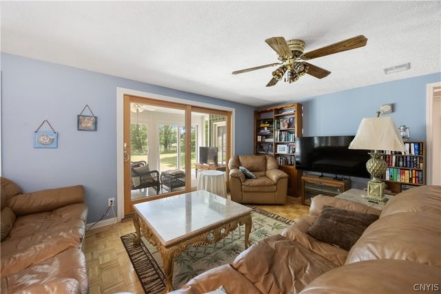 6 Snogles Lane, Lysander, NY 13027