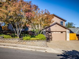 13630 BARCLAY HILLS Dr, Oregon City, OR 97045