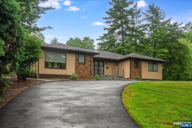 25 N Hillside Avenue, Livingston, NJ 07039