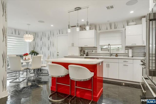 25 N Hillside Avenue, Livingston, NJ 07039