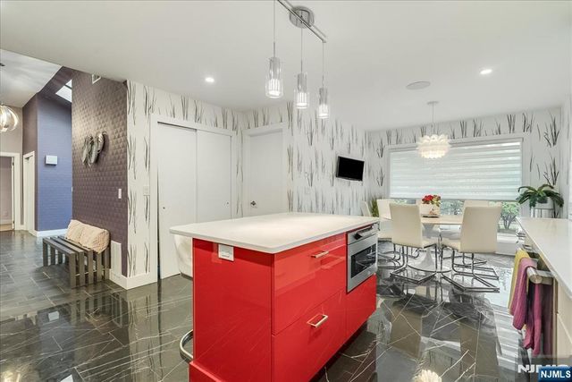 25 N Hillside Avenue, Livingston, NJ 07039