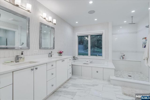25 N Hillside Avenue, Livingston, NJ 07039