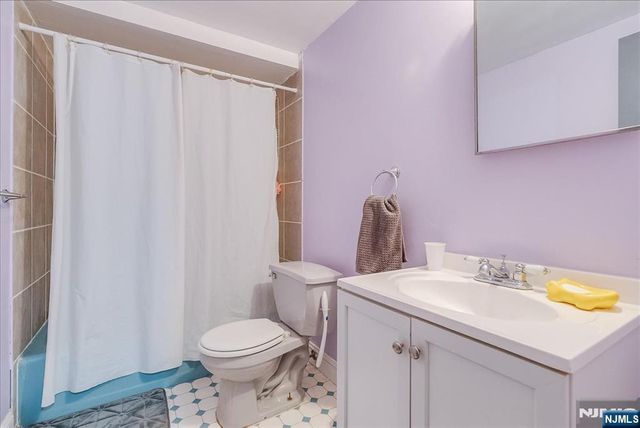 25 N Hillside Avenue, Livingston, NJ 07039