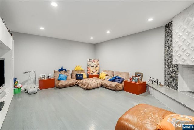 25 N Hillside Avenue, Livingston, NJ 07039