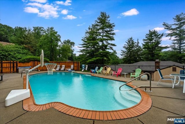 25 N Hillside Avenue, Livingston, NJ 07039