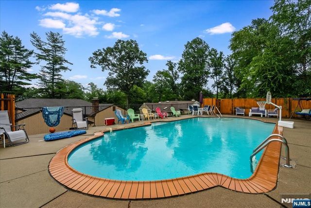 25 N Hillside Avenue, Livingston, NJ 07039