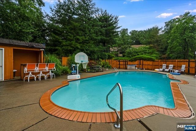 25 N Hillside Avenue, Livingston, NJ 07039