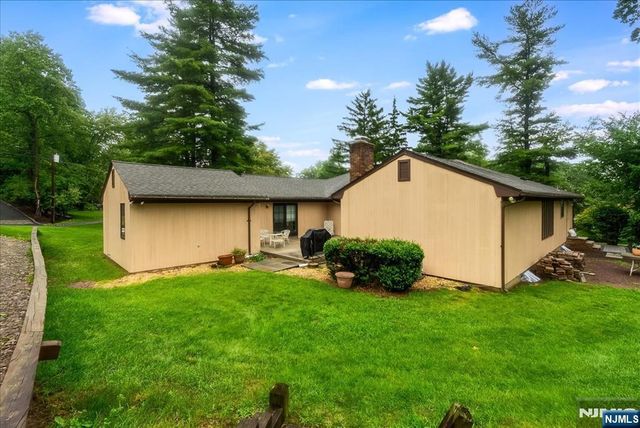 25 N Hillside Avenue, Livingston, NJ 07039