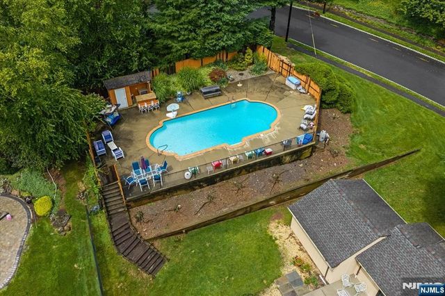 25 N Hillside Avenue, Livingston, NJ 07039
