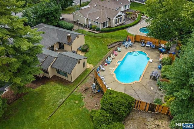 25 N Hillside Avenue, Livingston, NJ 07039