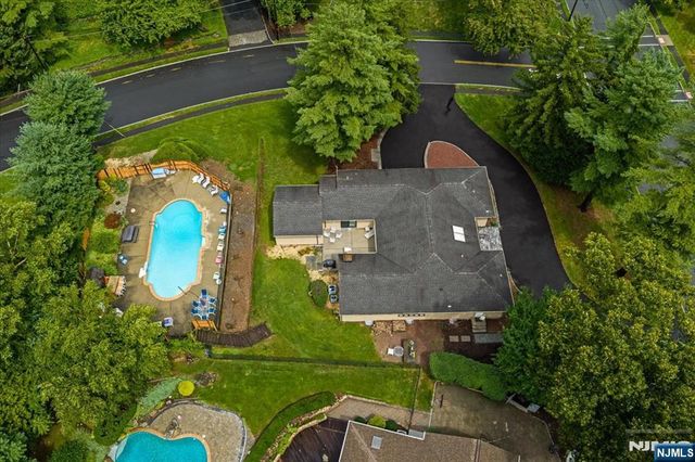 25 N Hillside Avenue, Livingston, NJ 07039