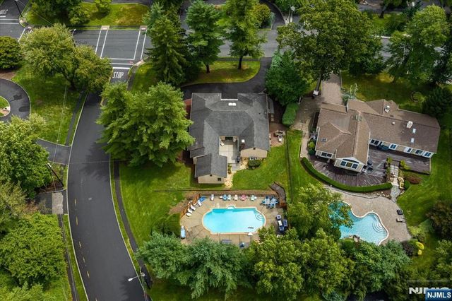 25 N Hillside Avenue, Livingston, NJ 07039
