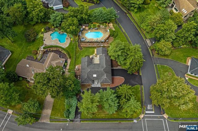 25 N Hillside Avenue, Livingston, NJ 07039