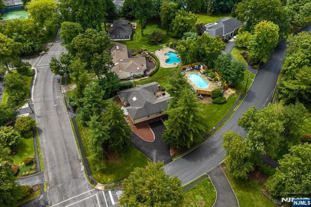 25 N Hillside Avenue, Livingston, NJ 07039