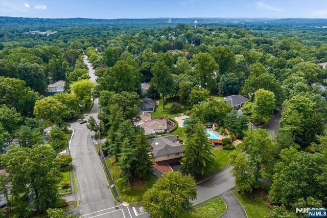 25 N Hillside Avenue, Livingston, NJ 07039