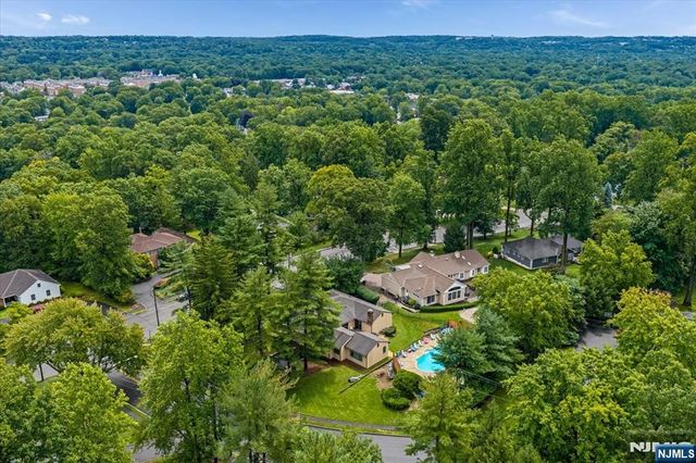 25 N Hillside Avenue, Livingston, NJ 07039