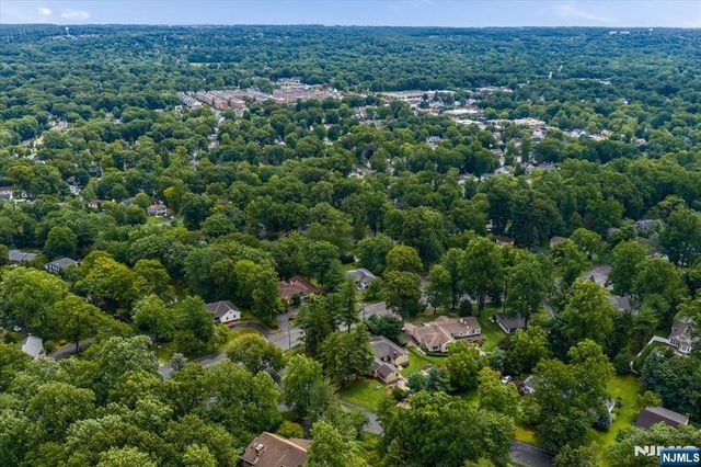 25 N Hillside Avenue, Livingston, NJ 07039