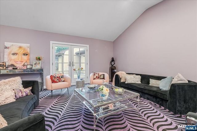 25 N Hillside Avenue, Livingston, NJ 07039