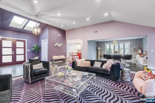 25 N Hillside Avenue, Livingston, NJ 07039
