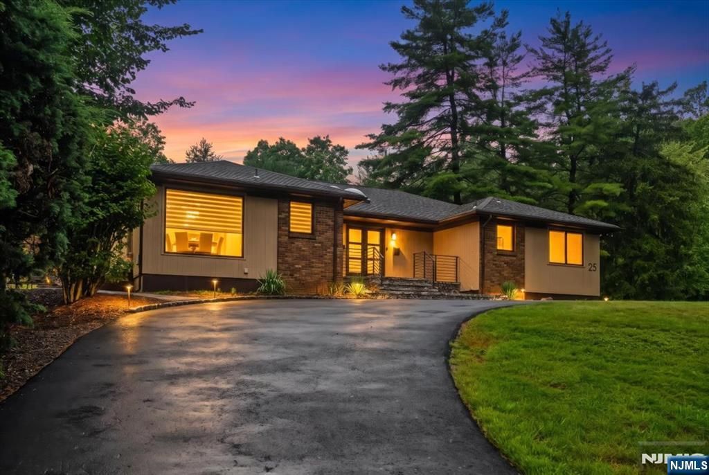 25 N Hillside Avenue, Livingston, NJ 07039