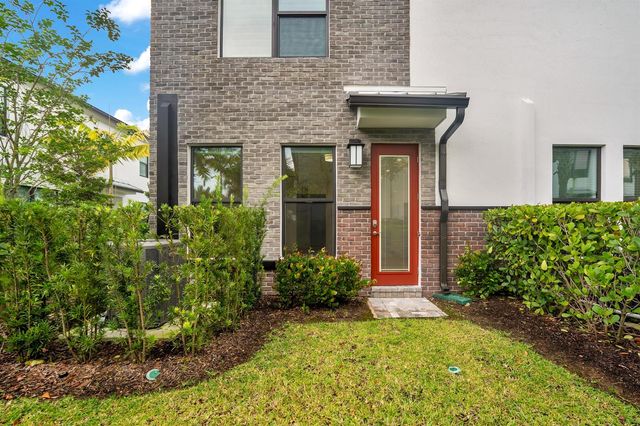 8358 NW 7th Place, Plantation, FL 33324