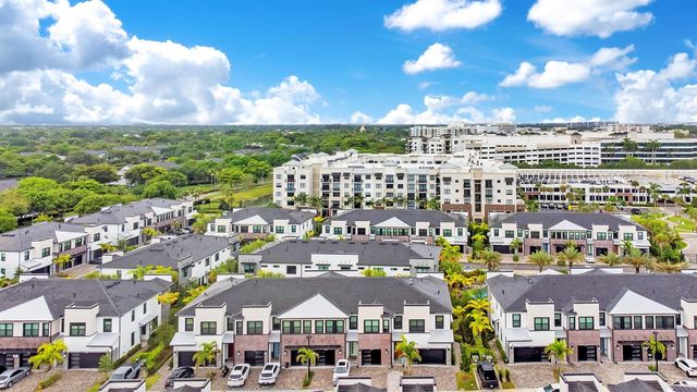 8358 NW 7th Place, Plantation, FL 33324