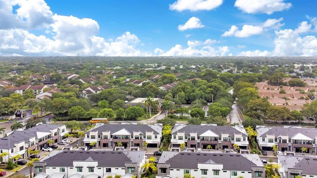 8358 NW 7th Place, Plantation, FL 33324