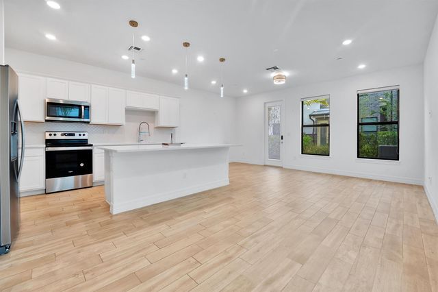 8358 NW 7th Place, Plantation, FL 33324