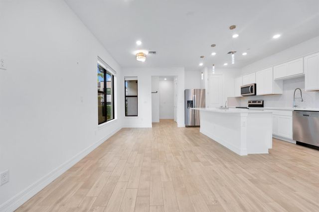 8358 NW 7th Place, Plantation, FL 33324