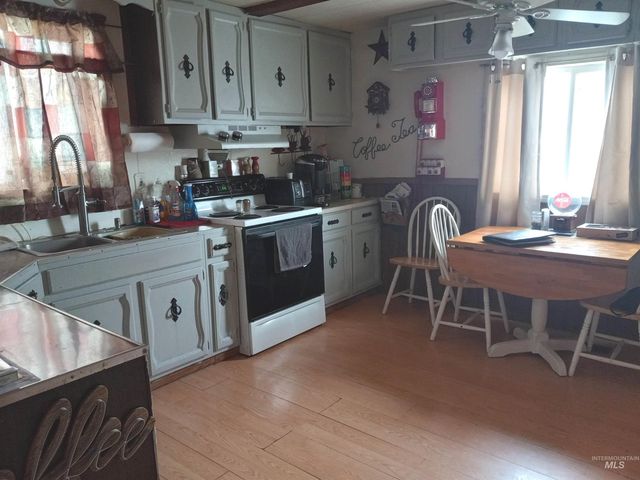 3805 Pioneer Park Ln 21, Homedale, ID 83628