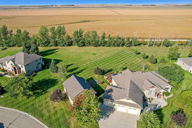 7013 Maple Lane, Horace, ND 58047