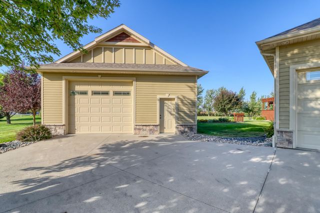 7013 Maple Lane, Horace, ND 58047