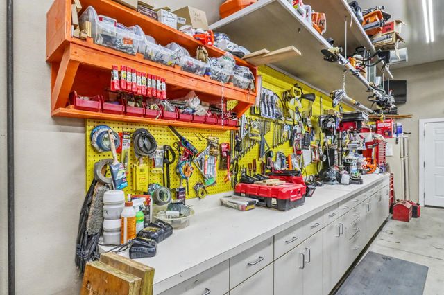 7013 Maple Lane, Horace, ND 58047
