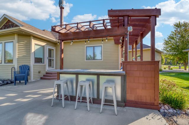 7013 Maple Lane, Horace, ND 58047