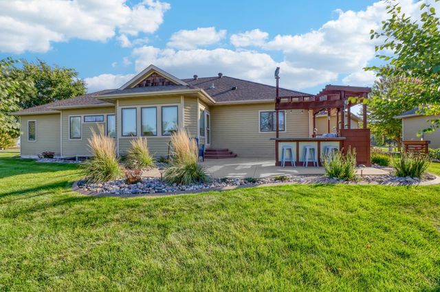 7013 Maple Lane, Horace, ND 58047