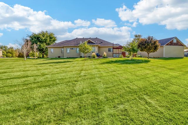7013 Maple Lane, Horace, ND 58047